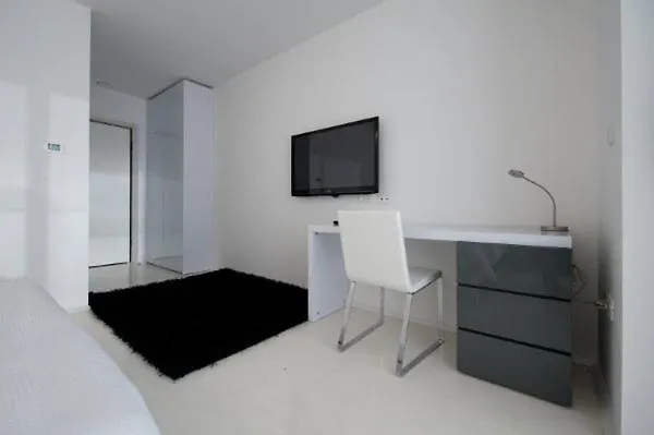 Πανσιόν House Iaquin 4*