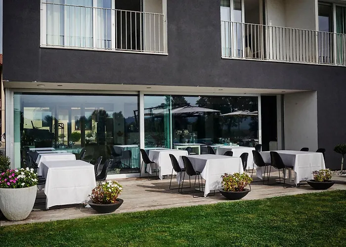 House Iaquin Dobrovo